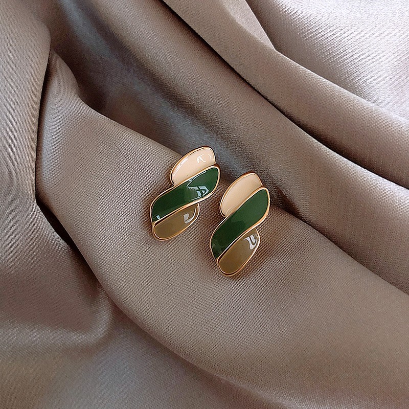 European and American fashionable oil-dripping alloy multi-color women's simple style stud earrings detail image 3