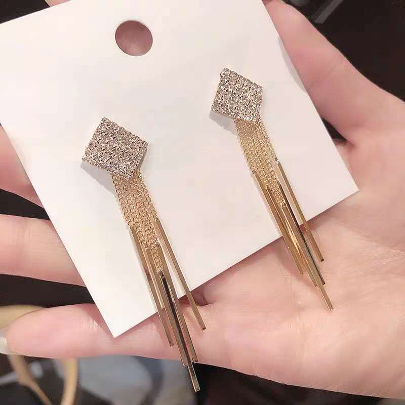 European and American fashionable geometric alloy copper chain tassel women's stud earrings detail image 3