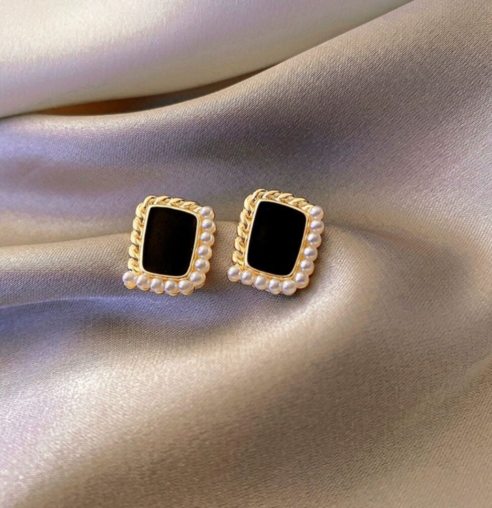 European and American alloy inlaid pearl oil drip process ladies' simple design stud earrings detail image 2