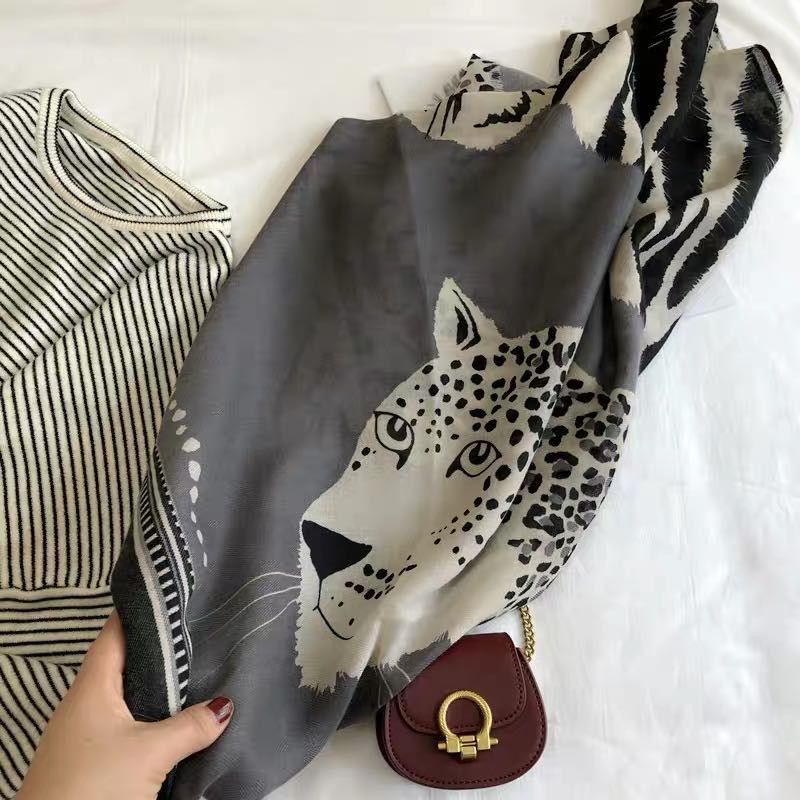 Ladies And Ladies Shawls Autumn And Winter Coats All Match Hugh Lady Retro Trendy Idle Explosive Scarf 6688146