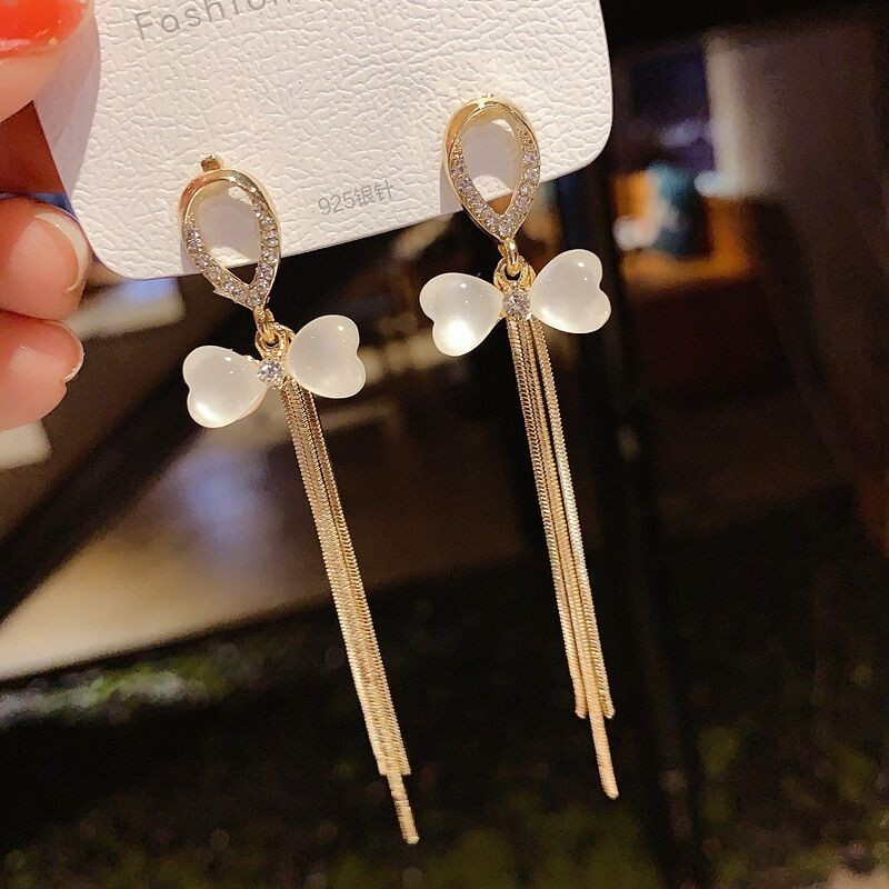 Korean-style light luxury copper tassel bow design ladies' aloof stud earrings detail image 2
