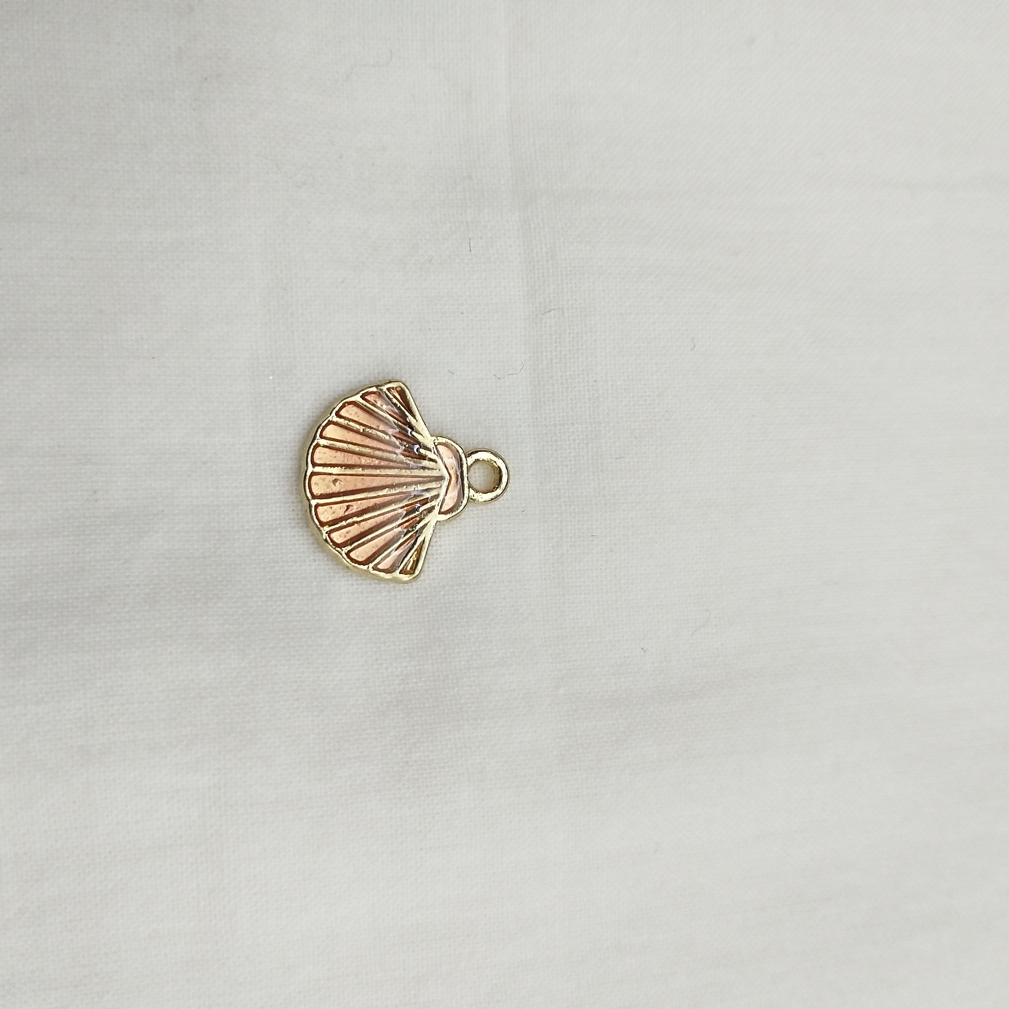 DIY handcrafted jewelry accessories: Alloy, simple single oil-dripping cartoon pendant, decorative earrings (100ps per pack), oil-dripping ocean shell