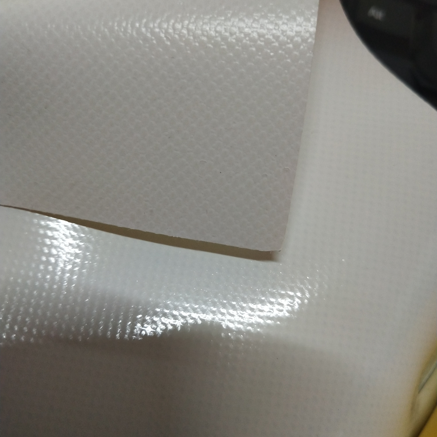 优质光面奶白色PVC夹网布  箱包布  各种体操垫  各种箱包袋专用面料图