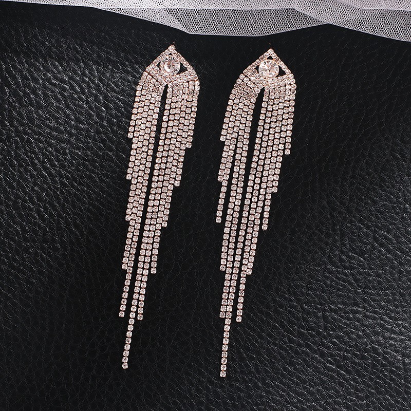 Korean-style water diamond claw chain tassel welded design high-end ladies' stud earrings detail image 3