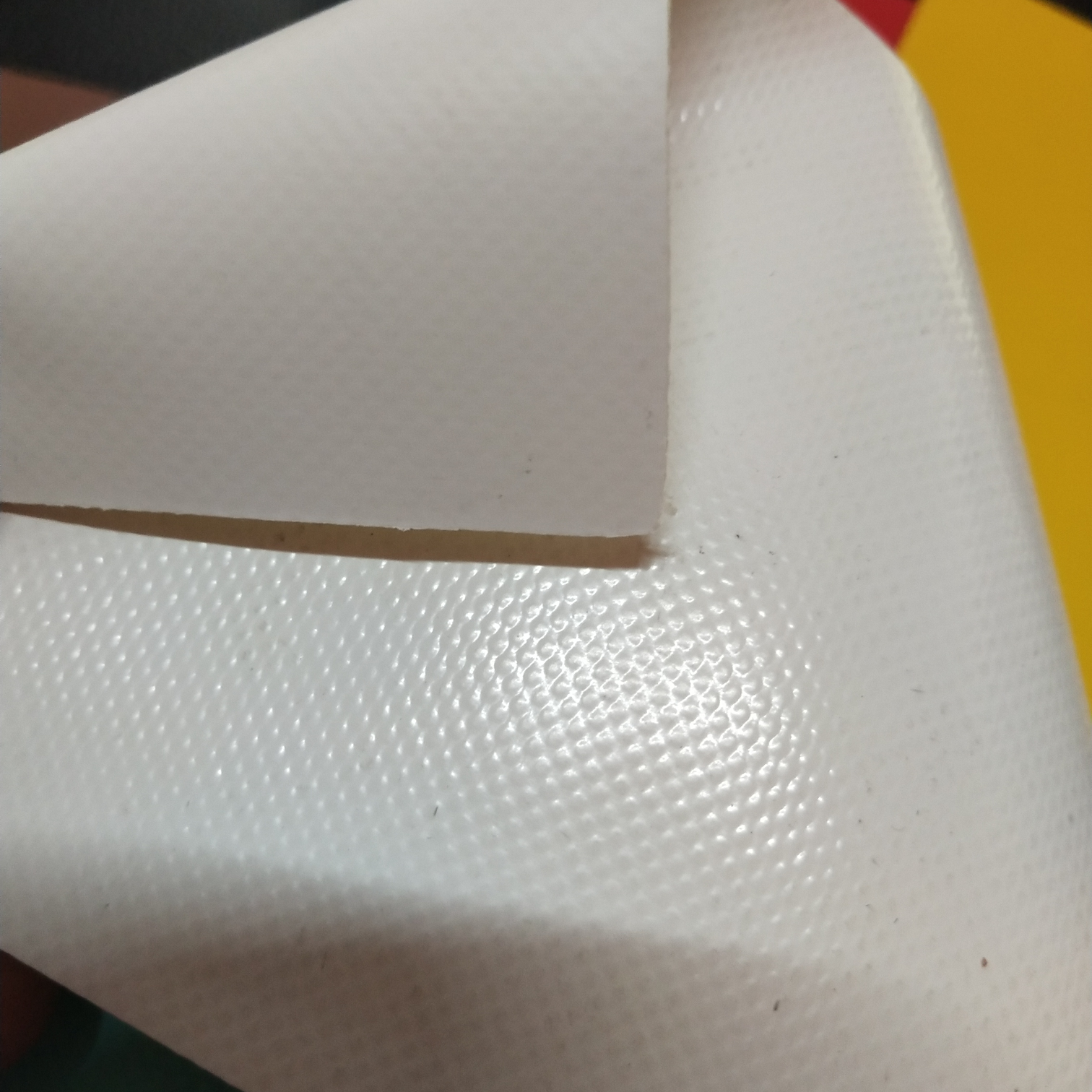 High-quality matte cream-colored PVC mesh fabric for luggage is suitable for various gymnastic MATS, tool bags and special fabrics for roller shutters