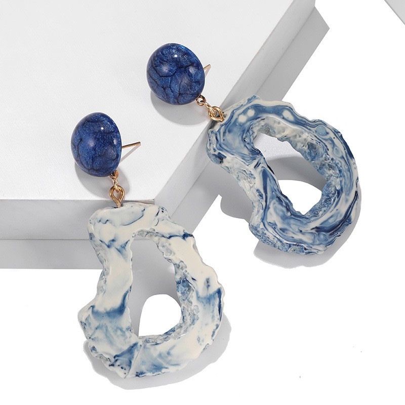 European and American fashionable resin acrylic sheet spliced ladies' cool and personalized ear studs detail image 1