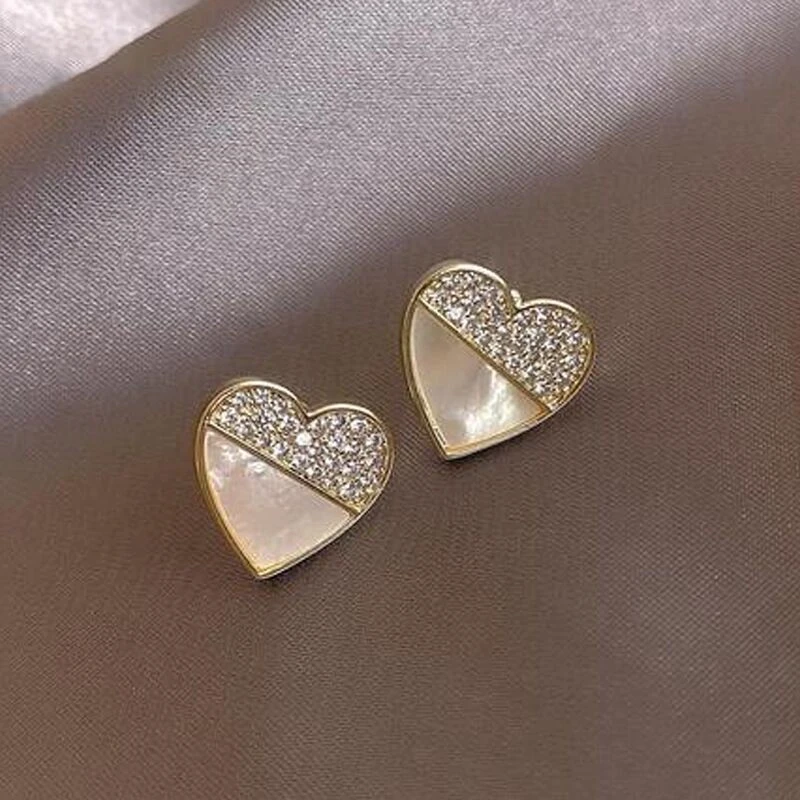 European and American fashionable acrylic sheet inlaid with rhinestones for ladies' cool ear studs detail image 2