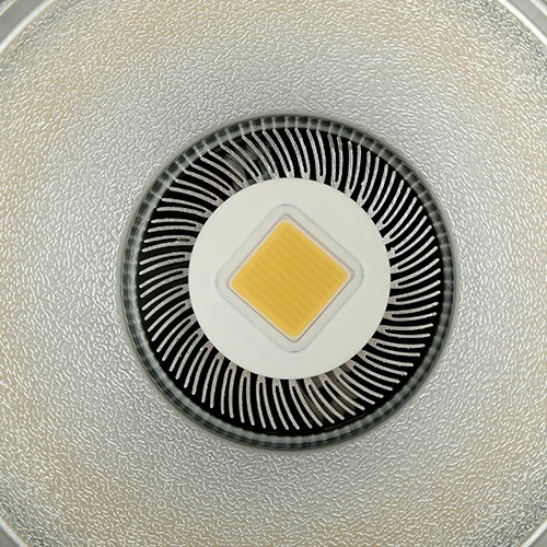 In the live-streaming room of Internet celebrities, there is a constant light for clothing hosts to promote products. The soft light is eye-protecting, beauty-enhancing and supplementary light is an integrated ball lamp detail image 7