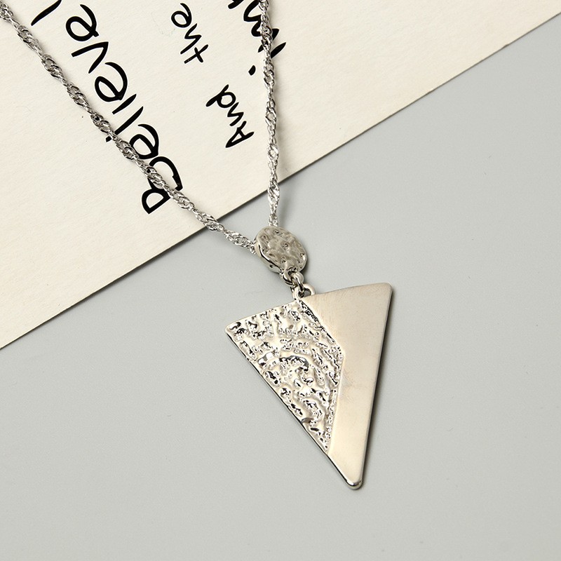 European and American alloy triangular double-effect women's exaggerated necklace detail image 2
