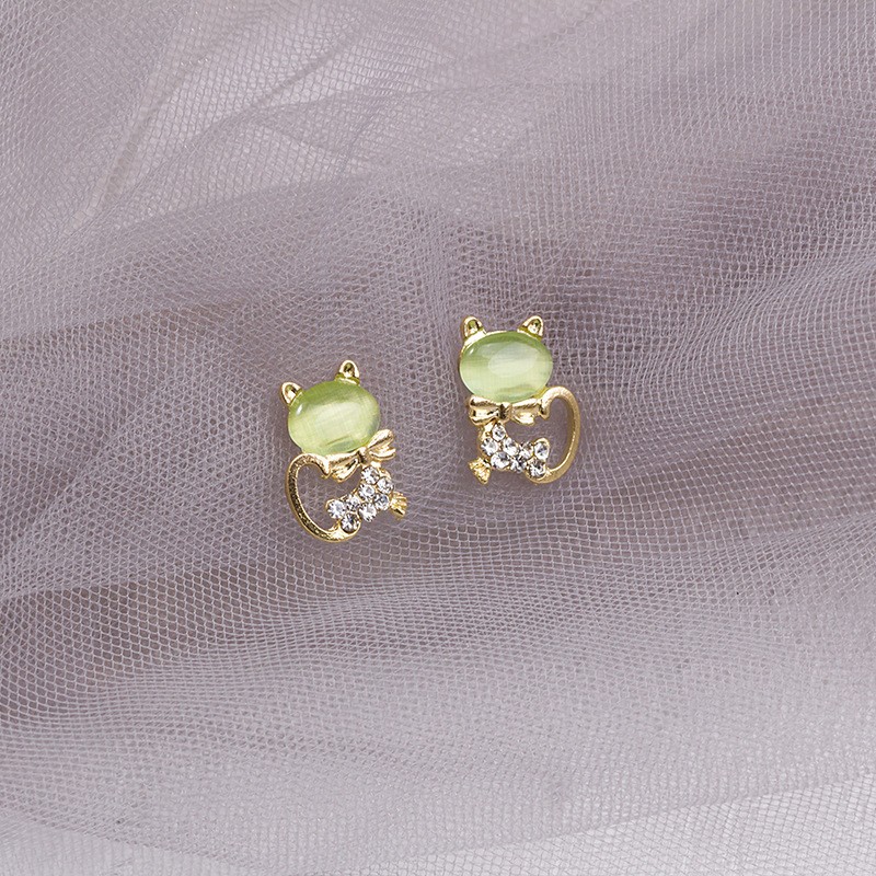 Korean version of small cat inlaid with cat's eye stone water diamond alloy animal women's ear stud detail image 2