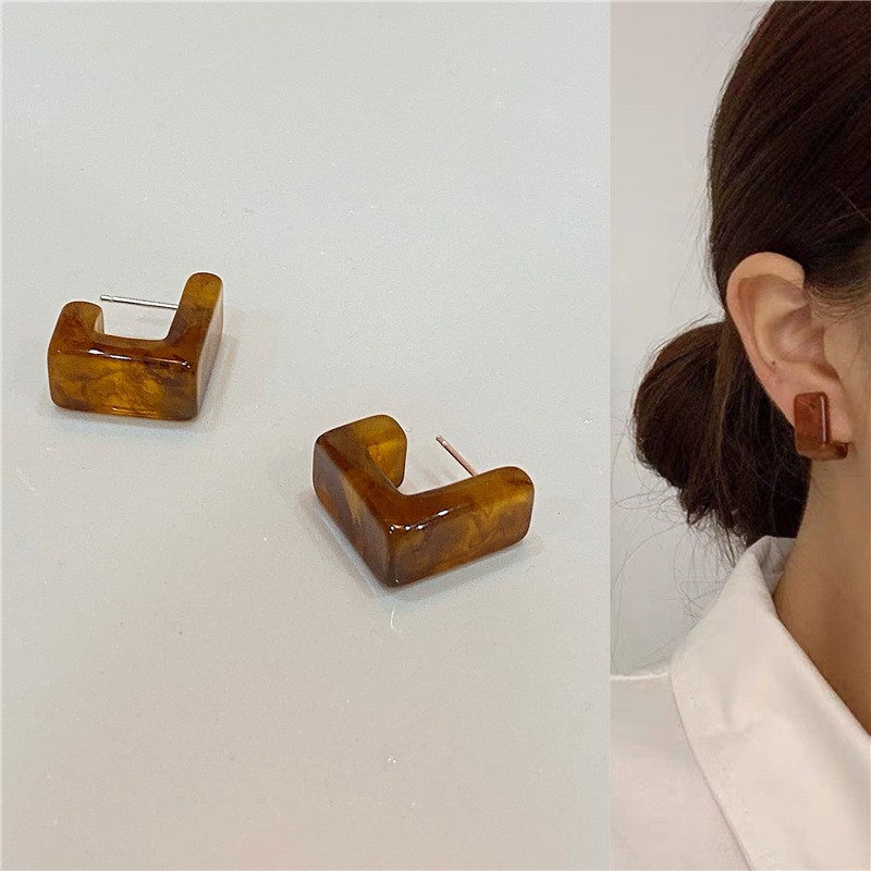 European and American cool and fashionable acrylic acetate sheet C-shaped ear studs for women detail image 2