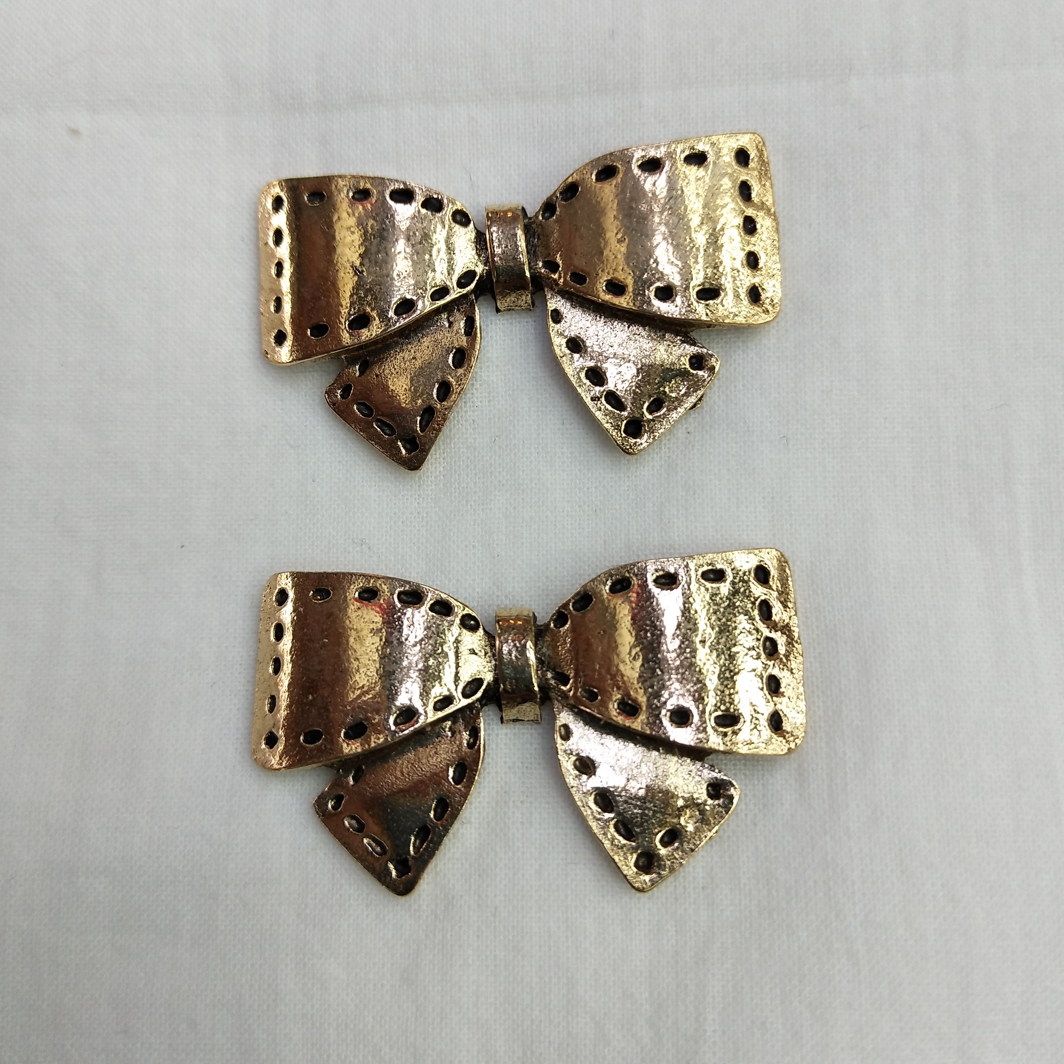 DIY handcrafted jewelry accessories: Alloy, simple single oil-dripping cartoon pendant, decorative earrings (100ps per pack), bow tie detail image 3