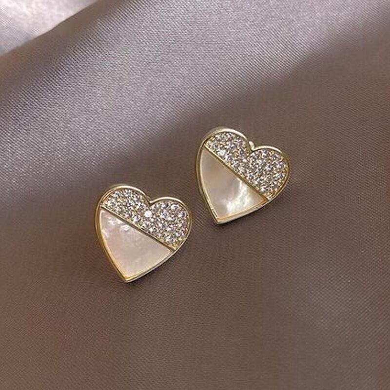 European and American fashionable acrylic sheet inlaid with rhinestones for ladies' cool ear studs European and American fashionable acrylic sheet inlaid with rhinestones for ladies' cool ear studs