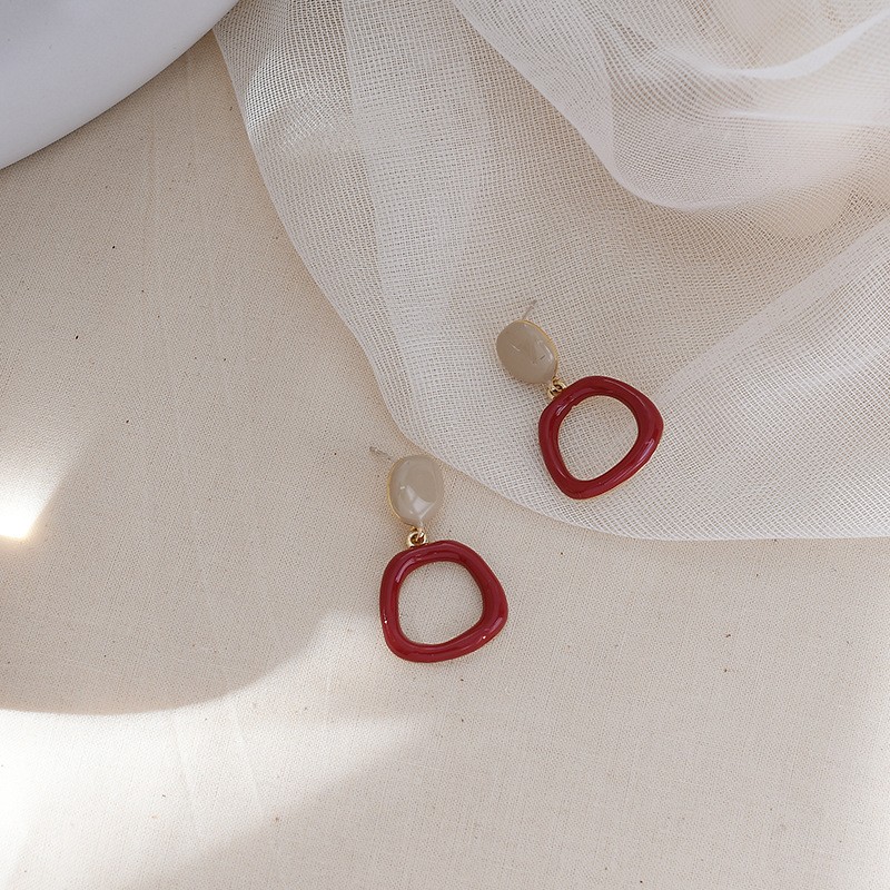 European and American fashionable alloy double-piece oil-dripping two-color women's simple design stud earrings detail image 3