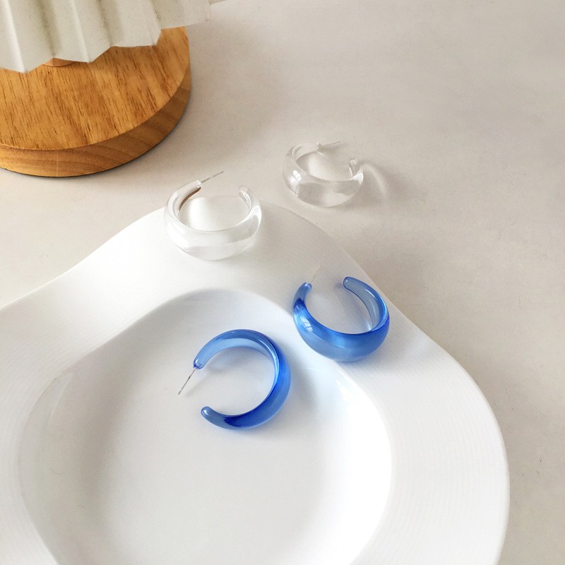 European and American fashionable large C-shaped resin ladies' simple stud earrings detail image 2