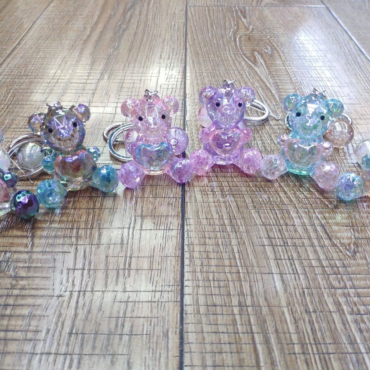 Aizhu jewelry acrylic cut bear color-blocking splicing glossy heart-shaped bear high-end keychain accessory