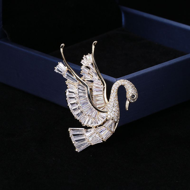 Manufacturers direct sales micro zirconium copper sky crane brooch fashion atmospheric clothing accessories