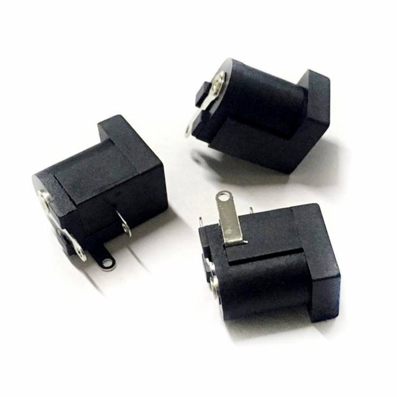 充电卧式三脚玩具用DC电源插座 直流电耐温DC-005插座白底实物图