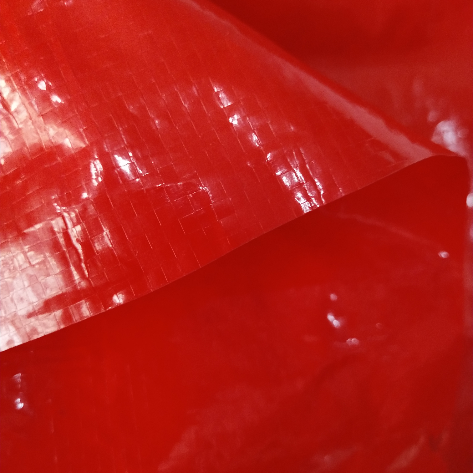 双大红120克PE防水布  塑料编织布  适用于圣诞树外包装 各种手提袋  收纳箱专用面料