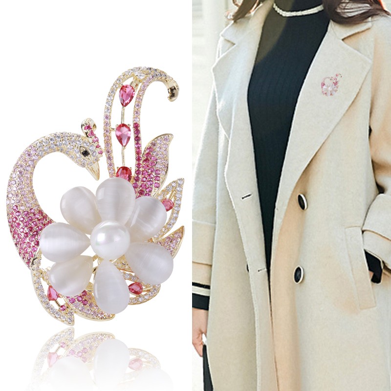 Fashionable and elegant cat's eye phoenix brooch, creative Chinese style peacock brooch, grand clothing accessories, shawl brooch detail image 3