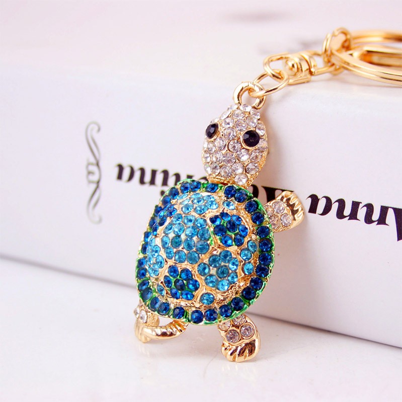 Fashionable and light luxury turtle-inlaid rhinestone car keychain women's bag accessories detail image 1