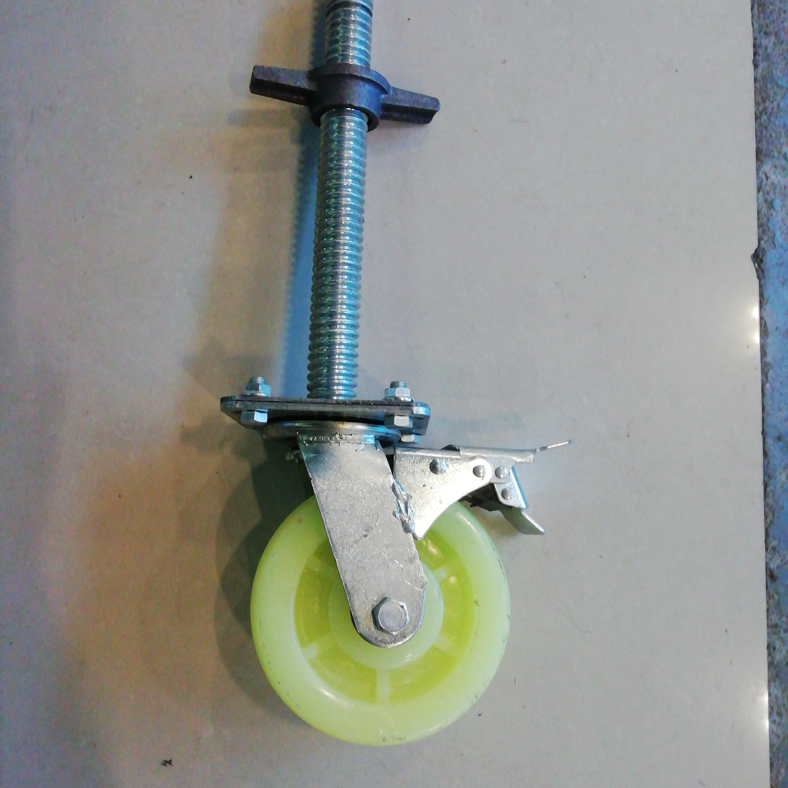 Scaffolding wheel