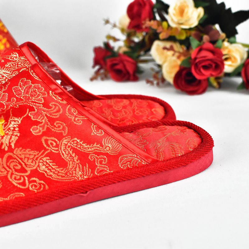 Wholesale of all-inclusive wedding slippers and wedding supplies from the manufacturer of century-old Good Harmony red embroidered indoor home slippers Item Picture