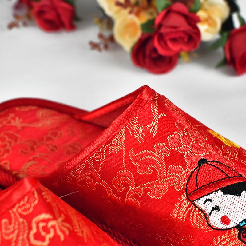 Wholesale of all-inclusive wedding slippers and wedding supplies from the manufacturer of century-old Good Harmony red embroidered indoor home slippers Application Scenario