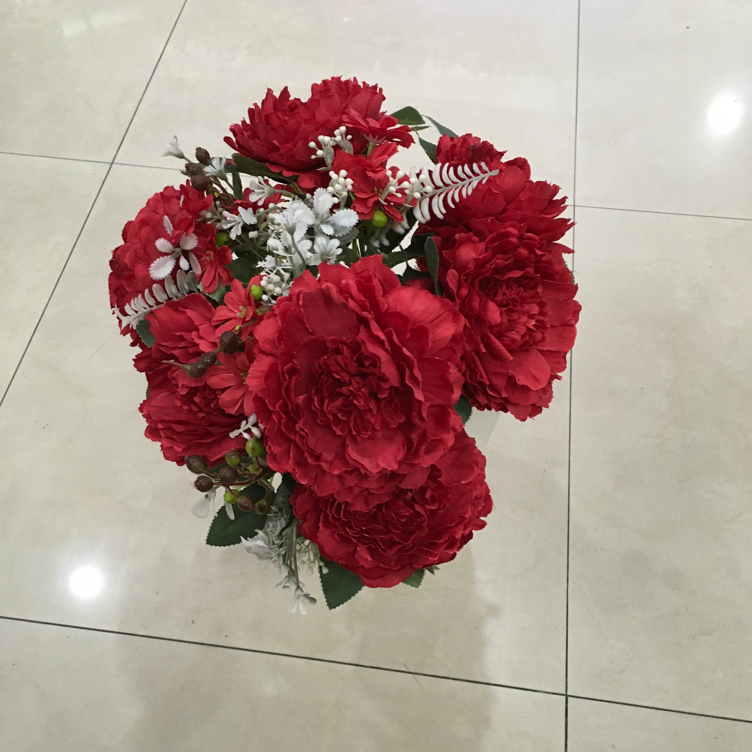 Lili Artificial Flower Shop offers wholesale artificial flowers for wedding decoration, living room and bedroom decoration, 7 flowers and 4 accessories, and wholesale European-style peonies pic 1