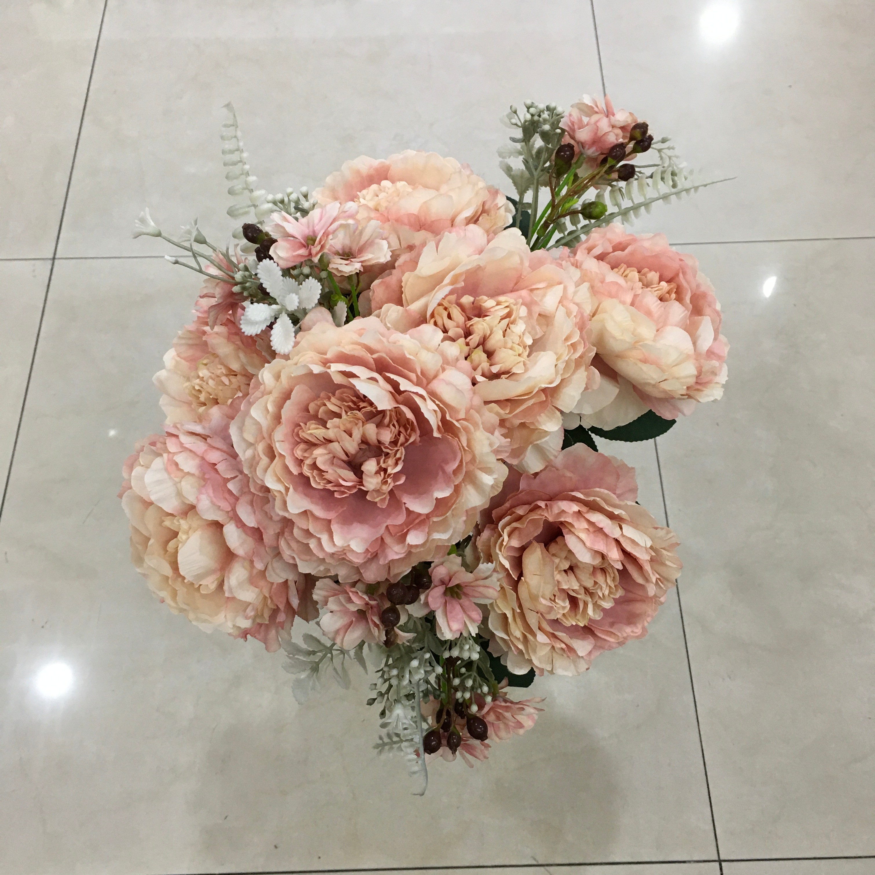 Lili Artificial Flower Shop offers wholesale artificial flowers for wedding decoration, living room and bedroom decoration, 7 flowers and 4 accessories, and wholesale European-style peonies pic 2