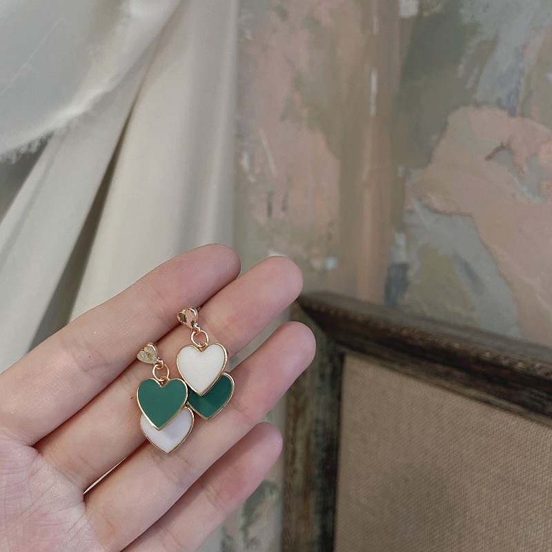 European and American fashionable heart-shaped double-piece alloy oil-dripping ladies' cool stud earrings detail image 2