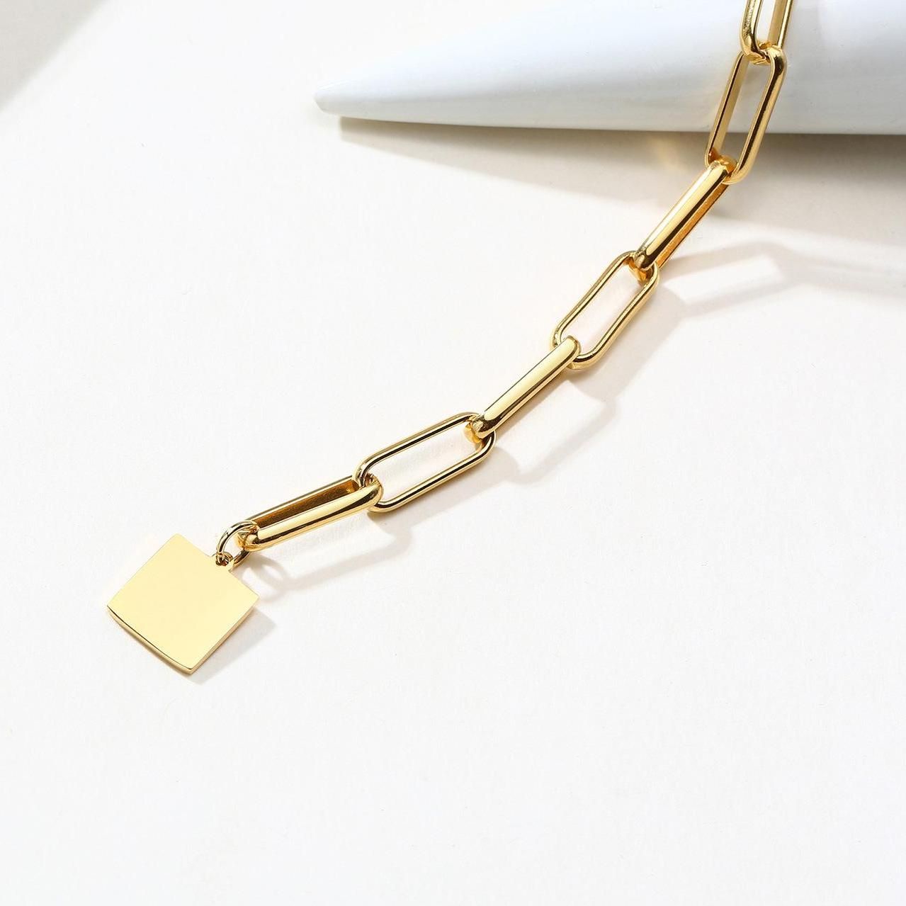 النسخة الذهبية من سوار من الفولاذ غير القابل للصدأ من أوروبا والولايات المتحدة (18K) لا تتلاشى