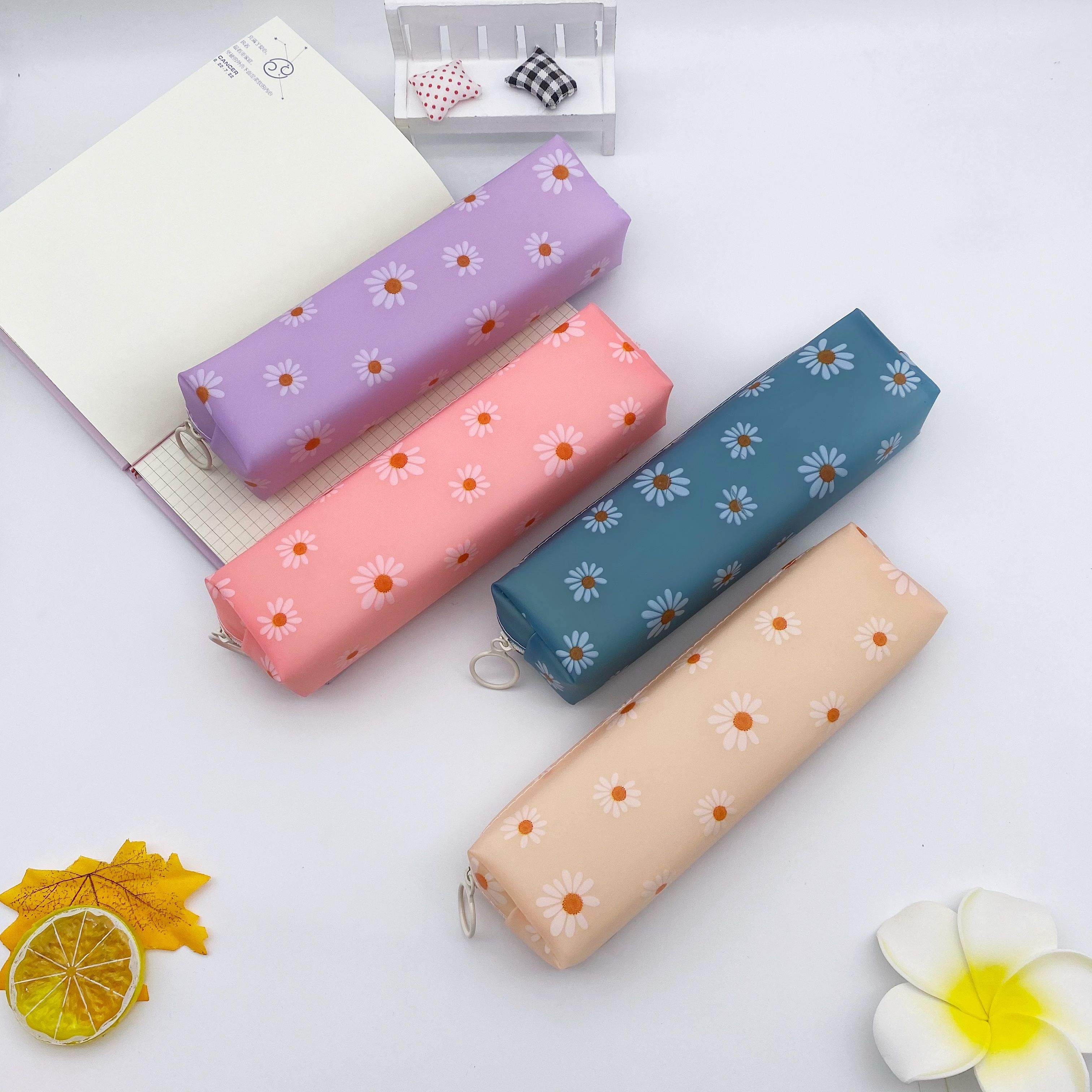 Student Pen Case, Daisy Jelly, Silicone Octagonal Stationery Storage Bag details Picture