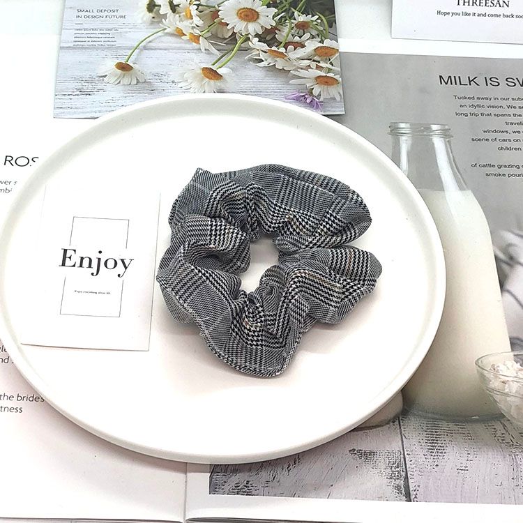 Vertical checkered hair ties for bun hairstyle Item Picture
