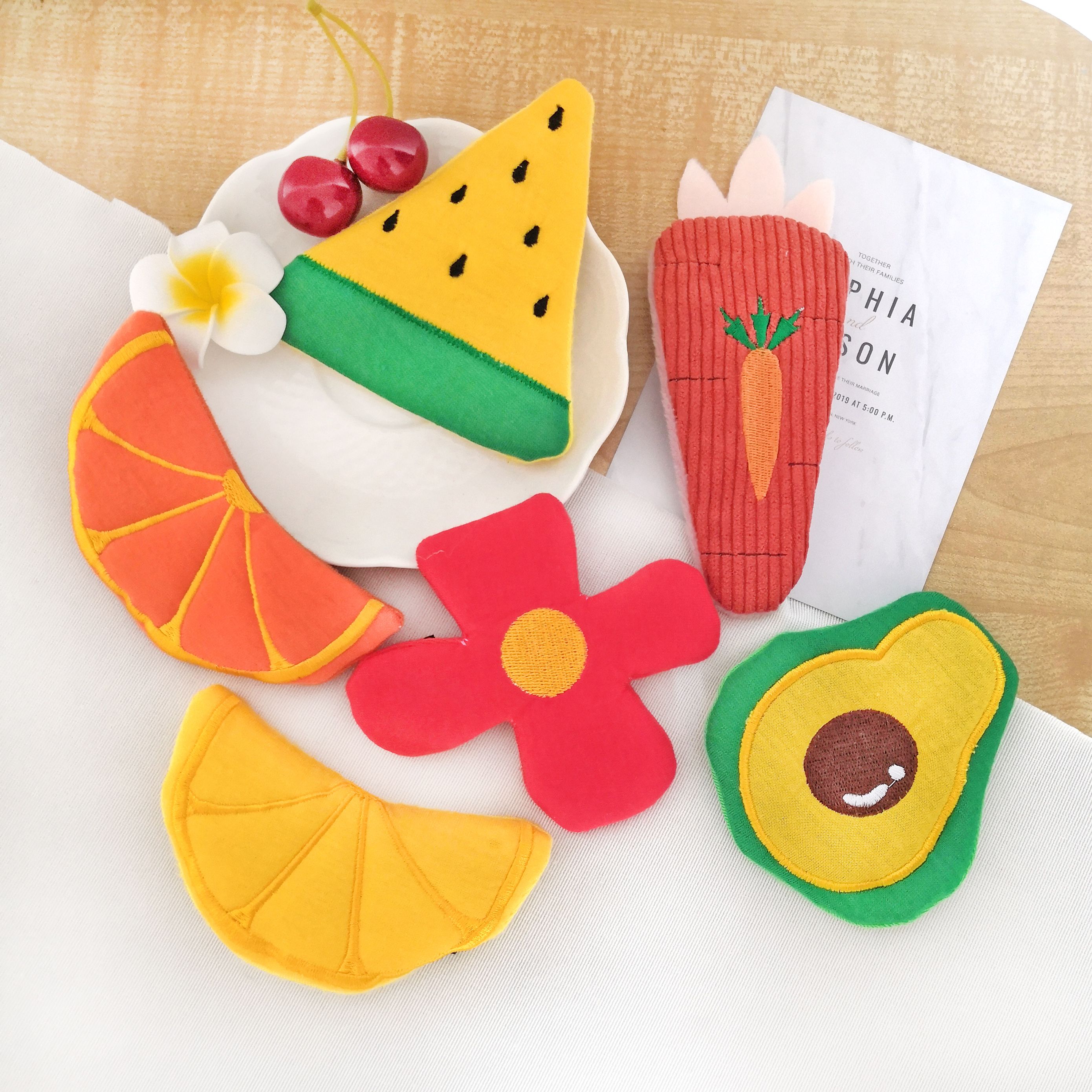 Large-sized button fruit hairpin