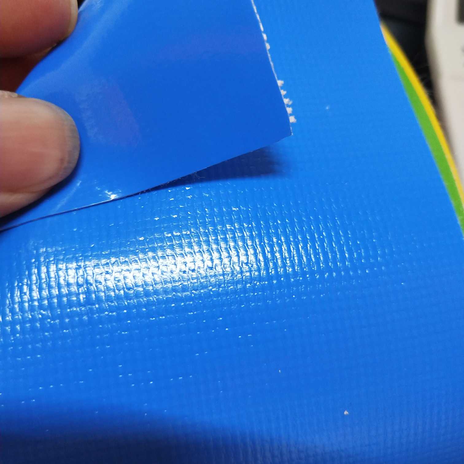 优质光面0.47mm厚浅蓝色PVC夹网布  箱包布  机器罩家具罩  体育游乐产品  格种箱包袋专用面料详情图1