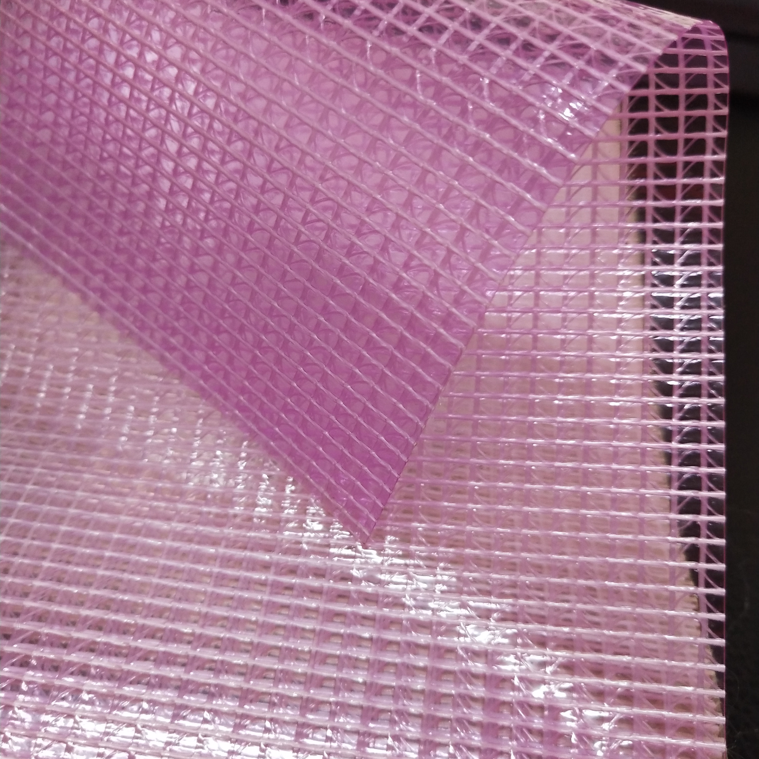 优质紫色0.25mm厚透明PVC夹网布  适用于各种机器罩家具罩 文件袋 收纳箱 化妆包专用面料图
