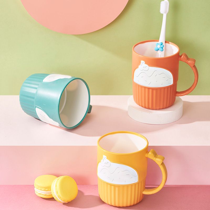 Cute cartoon student washbasin cup, plastic brushing cup, plastic cake water cup, new household couple mouthwash cup