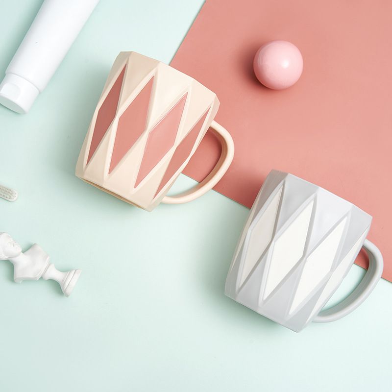 New household couple diamond-shaped mouthwash cups, creative plastic student dormitory brushing cups, and personalized bathroom washbasin cups Specification image