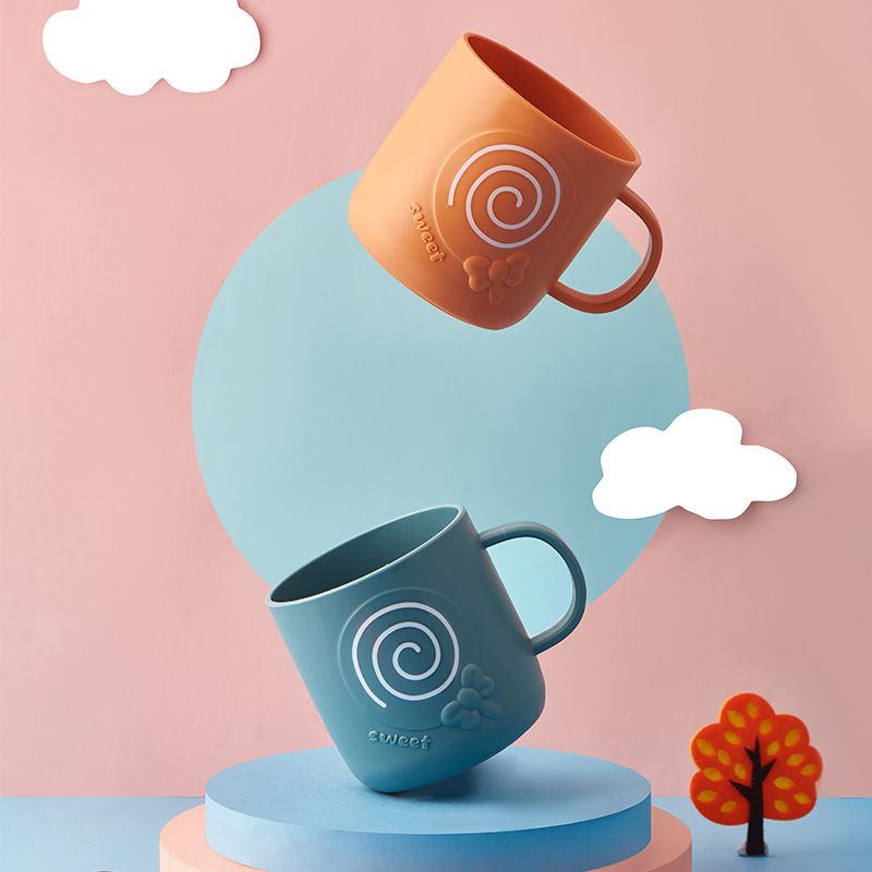 New creative plastic lollipop washbasin cups for home use, portable handle brushing cups, couple travel mouthwash cups in stock full figure