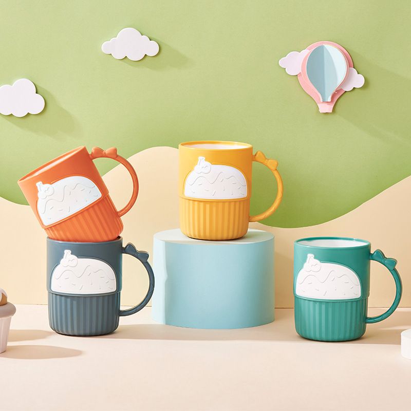 Cute cartoon student washbasin cup, plastic brushing cup, plastic cake water cup, new household couple mouthwash cup details Picture