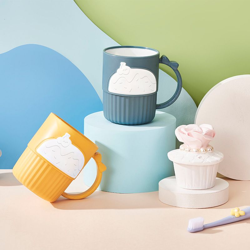 Cute cartoon student washbasin cup, plastic brushing cup, plastic cake water cup, new household couple mouthwash cup Specification image