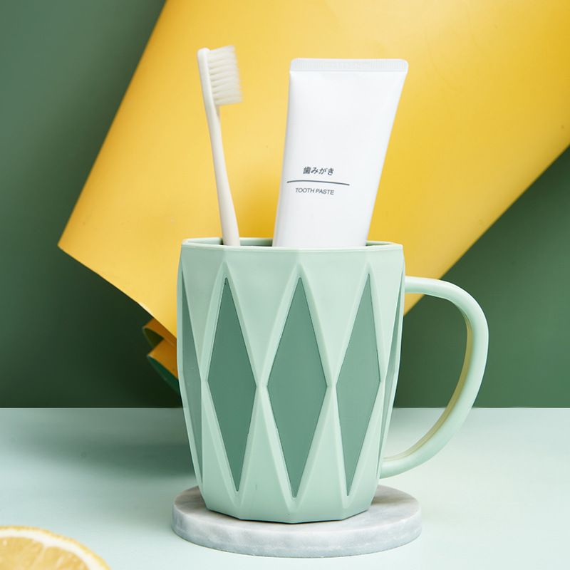 New household couple diamond-shaped mouthwash cups, creative plastic student dormitory brushing cups, and personalized bathroom washbasin cups details Picture