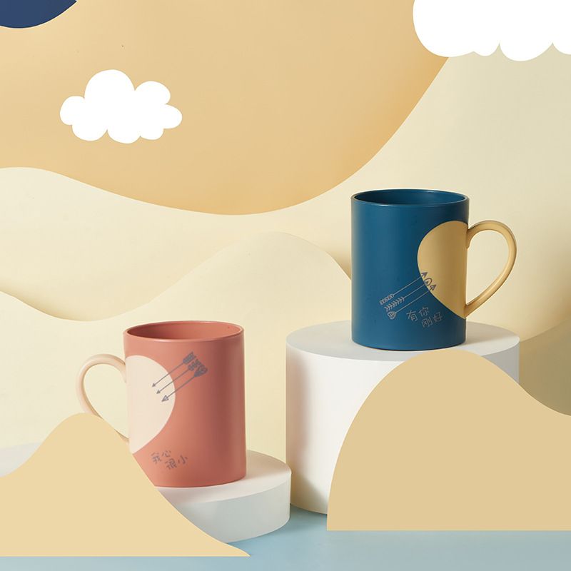 One-shot Piercing Card Tong couple cup, creative bathroom washbasin cup, large-mouthed student dormitory brushing cup full figure