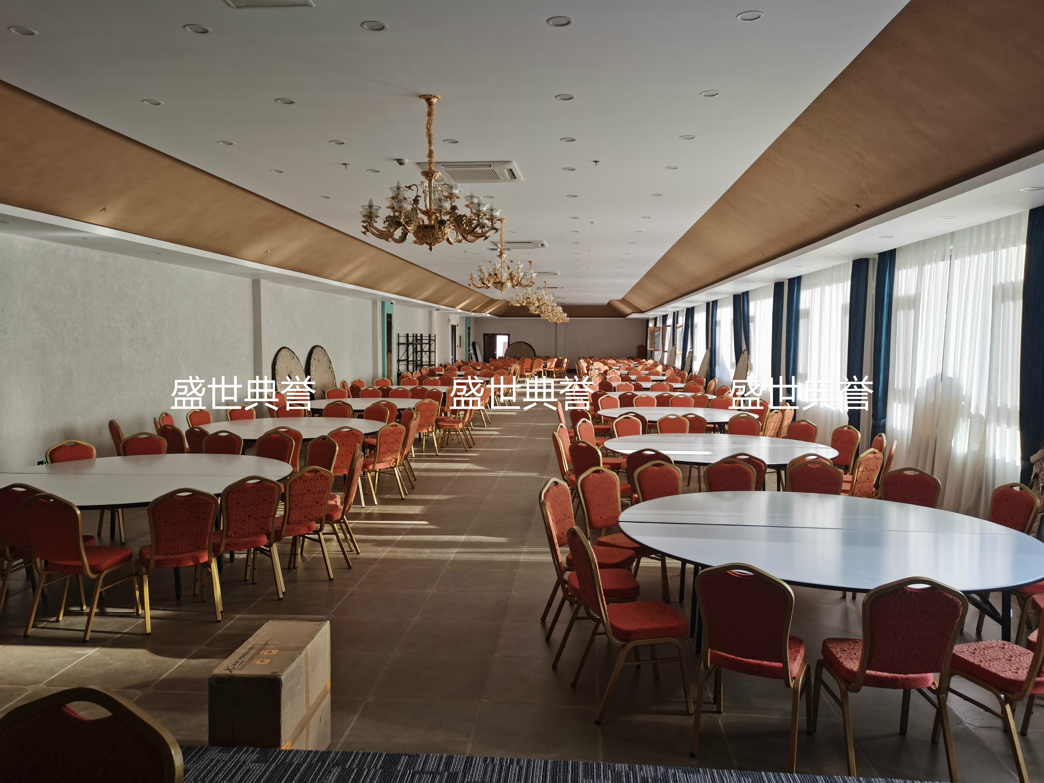 嘉兴国际酒店宴会厅餐桌椅会议中心金属折叠椅外贸婚庆钢椅酒店椅