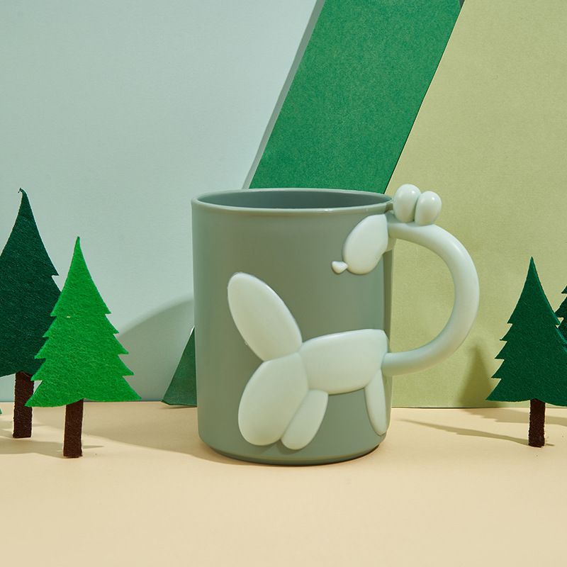 Japanese-style giraffe toothbrush cup, children's bathroom washbasin cup, student dormitory plastic cute mouthwash cup with handle Specification image