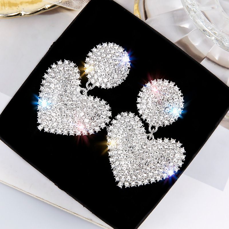 European and American fashionable alloy heart-shaped ladies' light luxury stud earrings