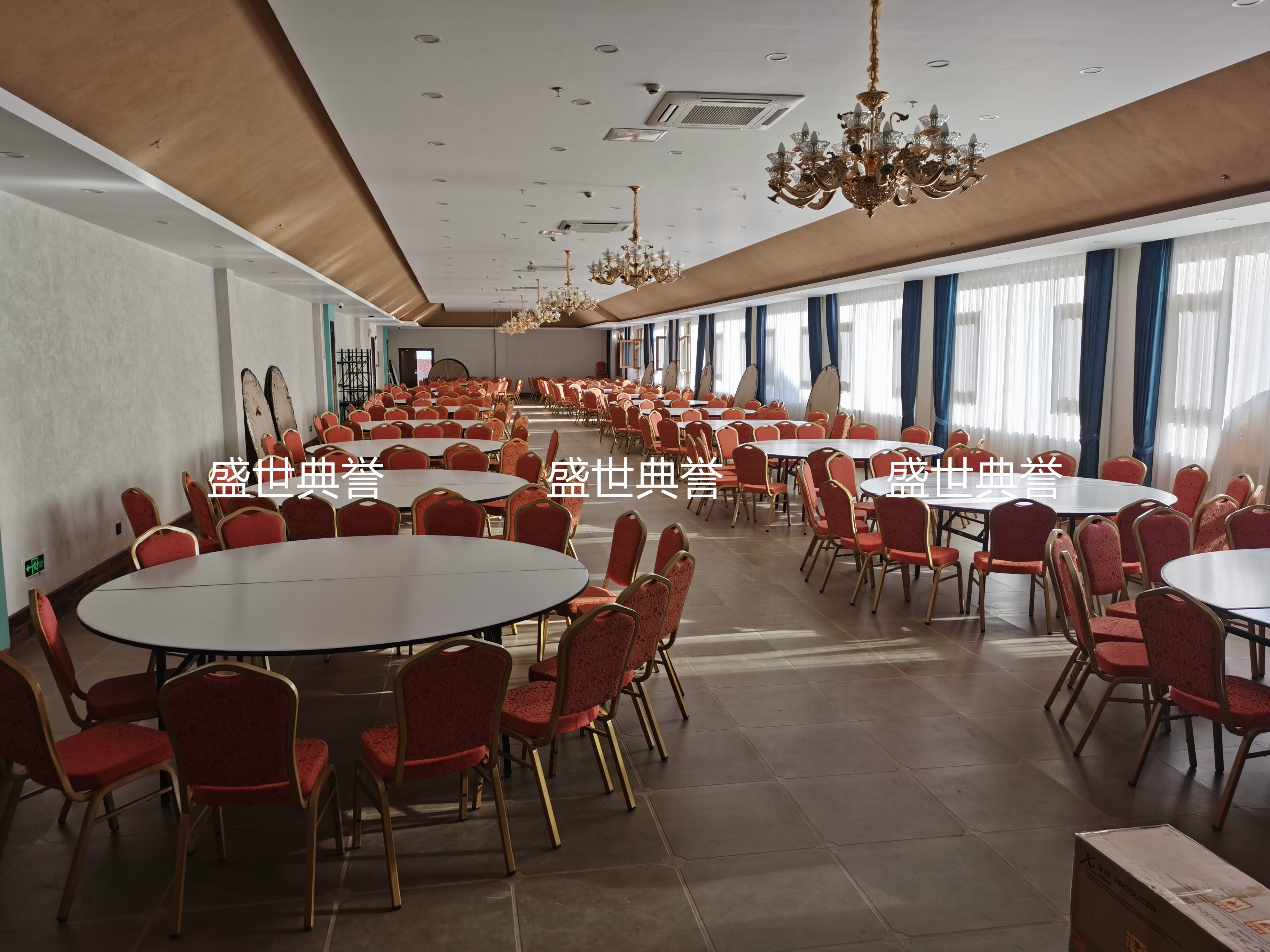 嘉兴国际酒店宴会厅餐桌椅会议中心金属折叠椅外贸婚庆钢椅酒店椅
