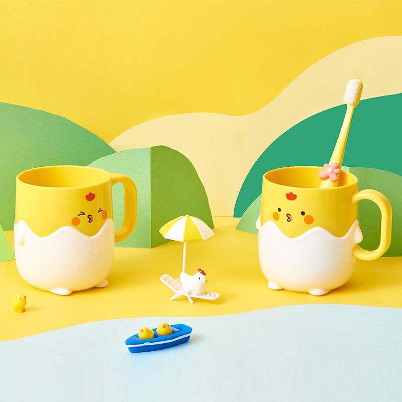 Wholesale of 2021 popular cartoon yellow chicken toothbrush cups, fashionable and cute household toothbrush cups for washing, brushing and rinsing