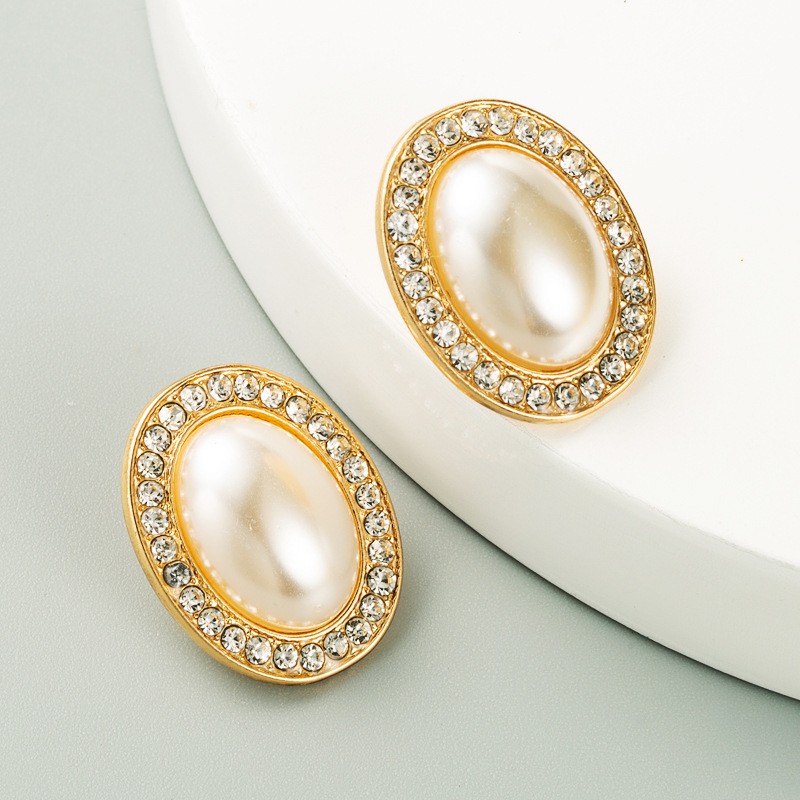 European and American fashionable alloy inlaid pearl rhinestone women's light luxury stud earrings detail image 3